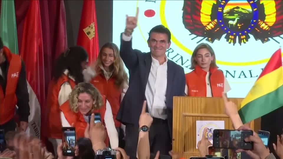 رودريغو باز يفوز برئاسة بوليفيا