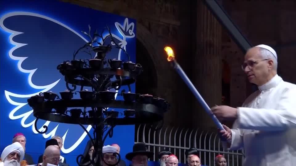 البابا ليو يقود تجمعًا دينيًا من أجل السلام