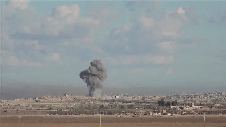 انطلاق محادثات غزة وسط انفجارات متجددة