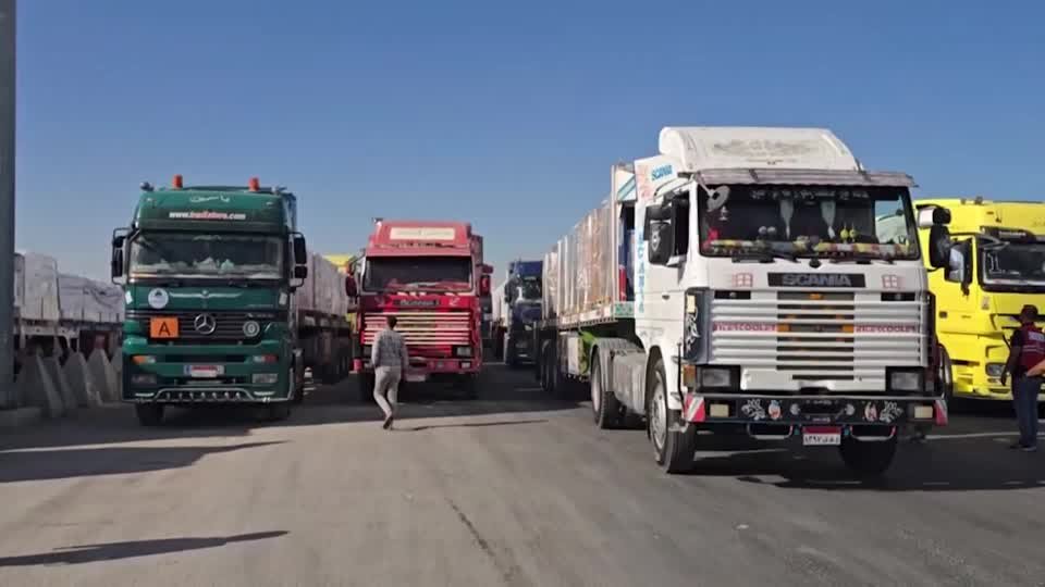 استئناف المساعدات إلى غزة بعد خلاف حول جثث الرهائن