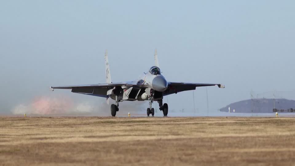 طيران الحاملة الصيني يتدرب دون توقف