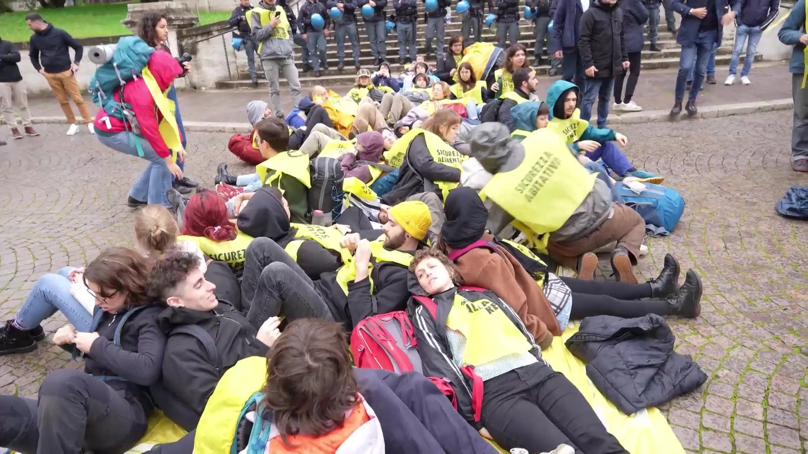 محكمة روما تبرئ ناشطي “تمرد على الانقراض”