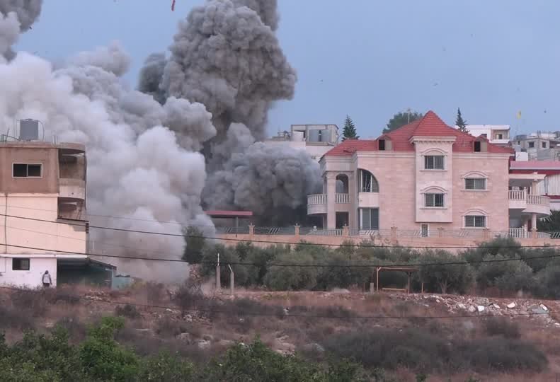 غارات إسرائيلية تستهدف بلدات لبنانية بعد تحذيرات