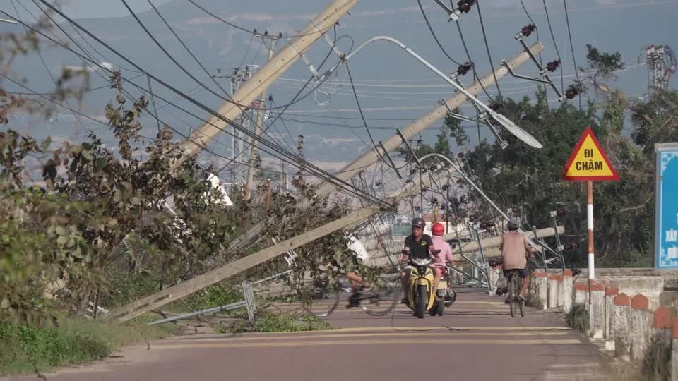 إعصار كالمايغي يقتل خمسة في وسط فيتنام