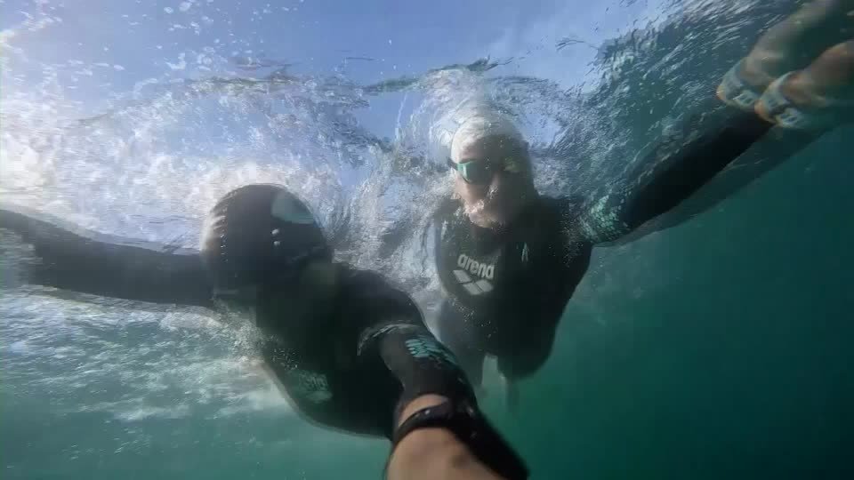 زوجان فرنسيان يستعدان لعبور الأطلسي سباحة بالتناوب