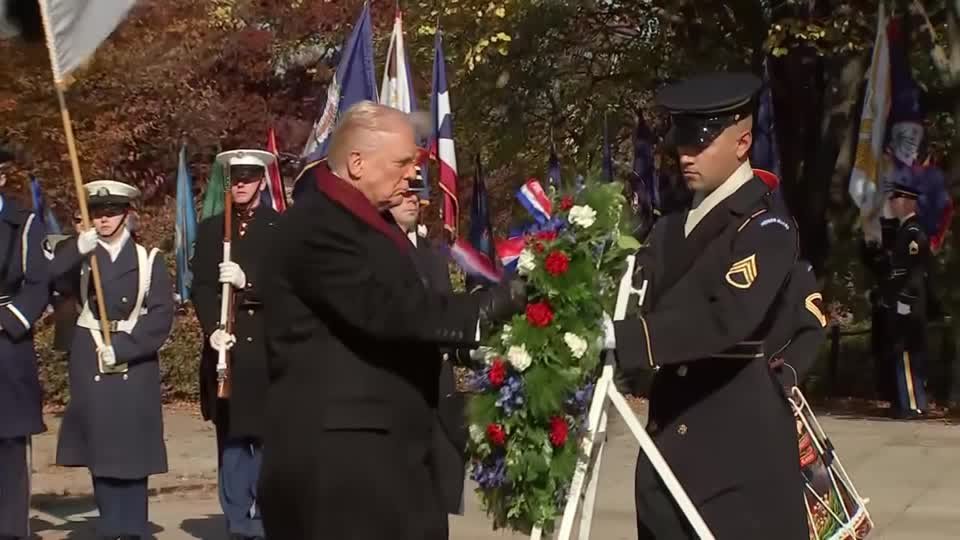 ترامب يكرم قدامى المحاربين في احتفال بمارالاغو