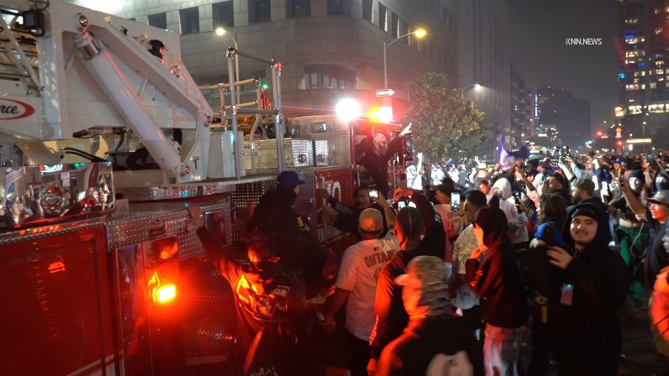 أعمال عنف تشوّه احتفالات دودجرز بلقب العالم