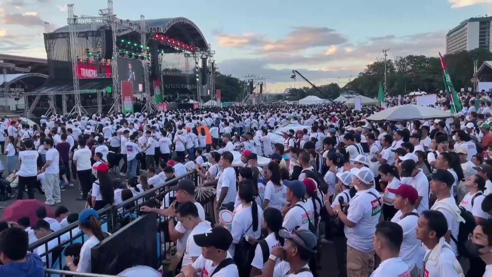 الفلبينيون ينظّمون احتجاجات جماهيرية بسبب فضيحة فساد