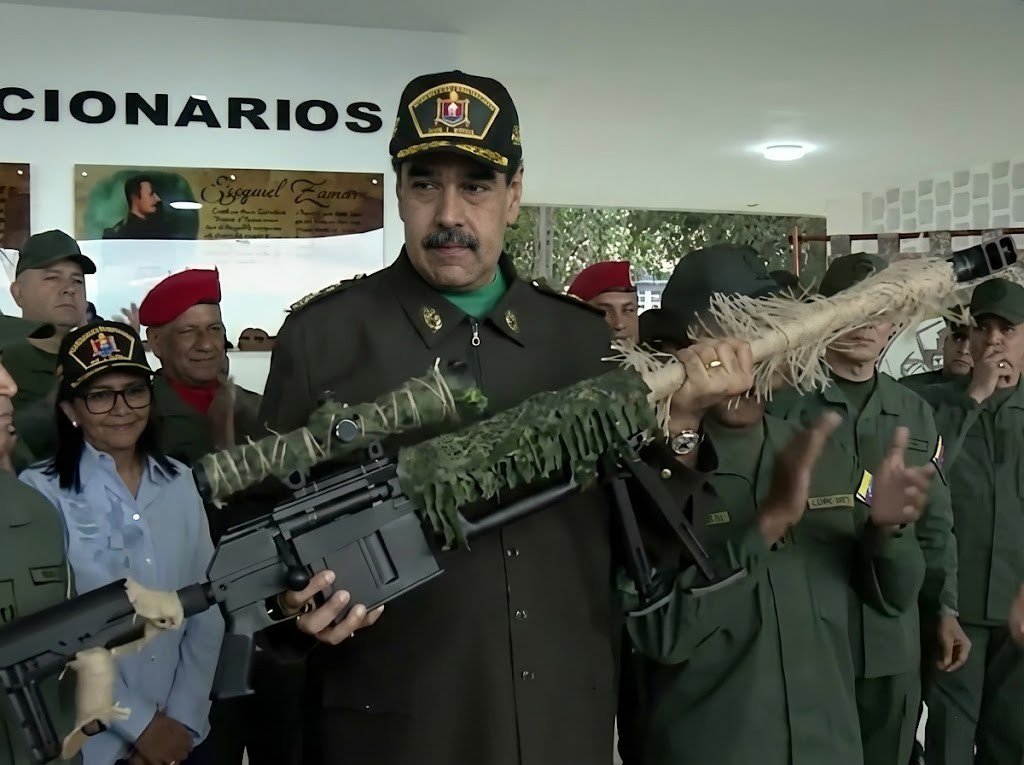 مادورو يشيد بالجيش في مراسم نهاية العام