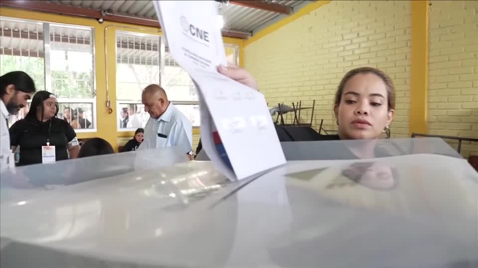 الناخبون في هندوراس يواجهون سباقاً رئاسياً متوتراً