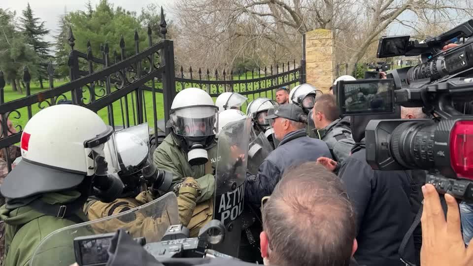 اشتباكات بين المزارعين و الشرطة في اليونان