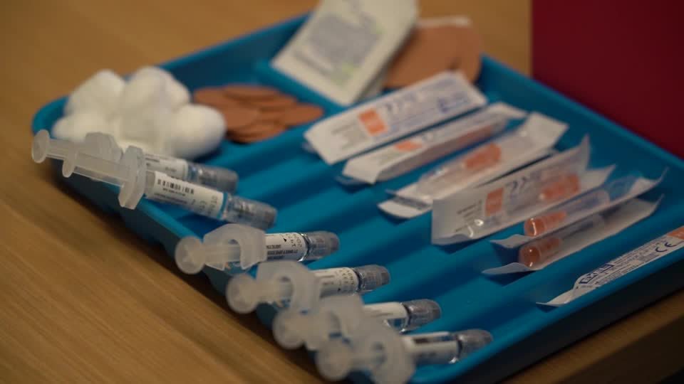 الرئيس الأميركي يطلب مراجعة جدول اللقاحات