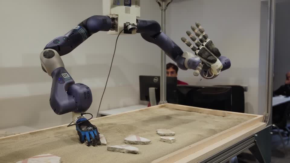 الروبوتات تساعد في ترميم جداريات بومبي