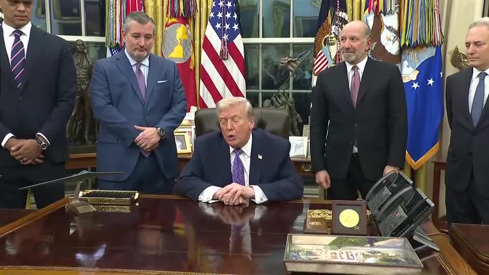 الرئيس الأمريكي يتحرّك لتوحيد قواعد الذكاء الاصطناعي