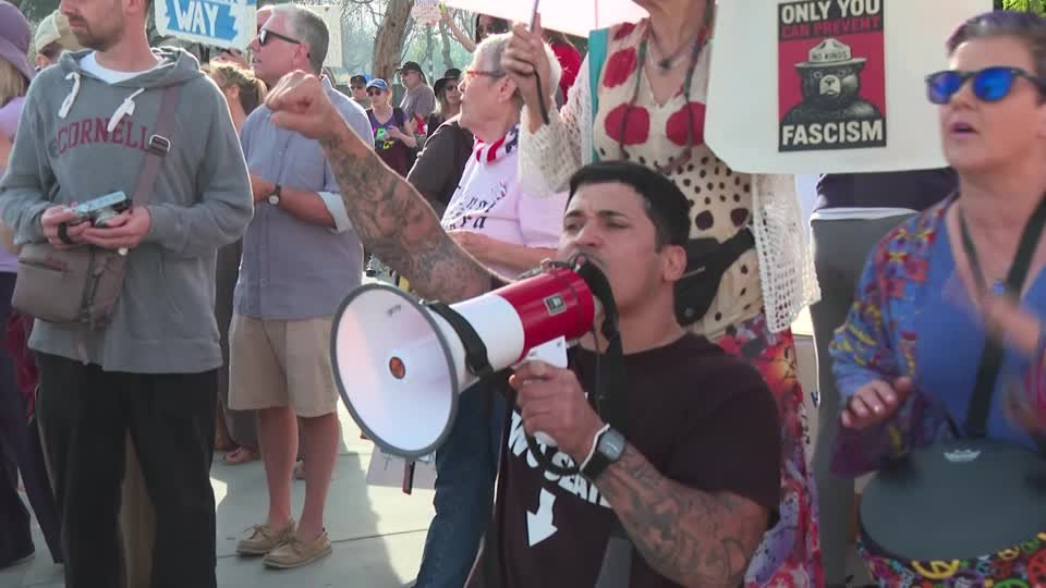 احتجاجات في لوس أنجلوس في ذكرى تولي ترامب