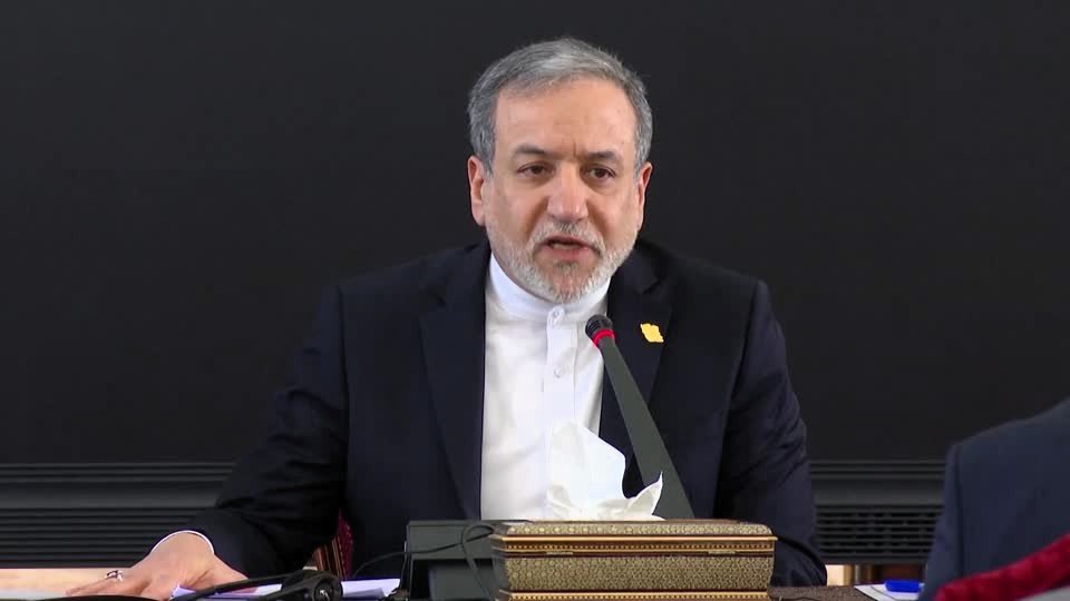 إيران تهاجم زيلينسكي بتصريحات حادة