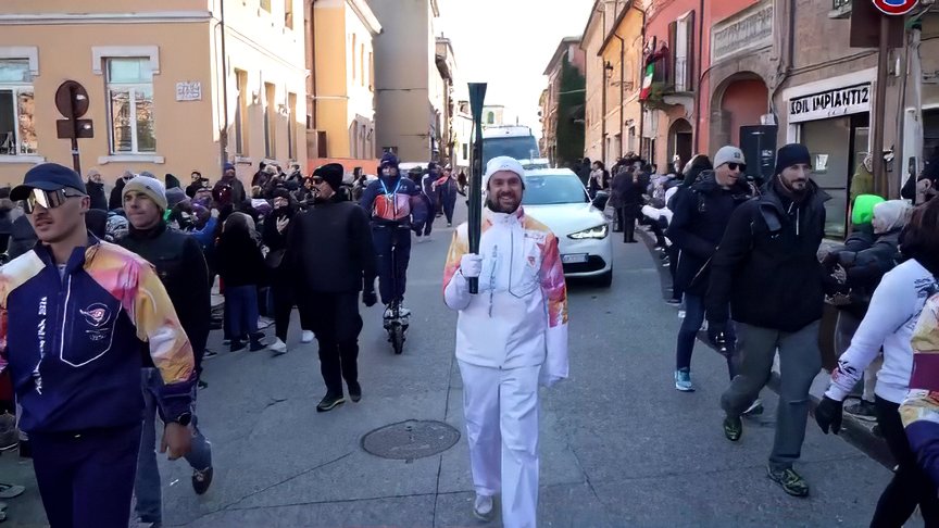 الشعلة الأولمبية تبرز إرث إيطاليا للسيارات