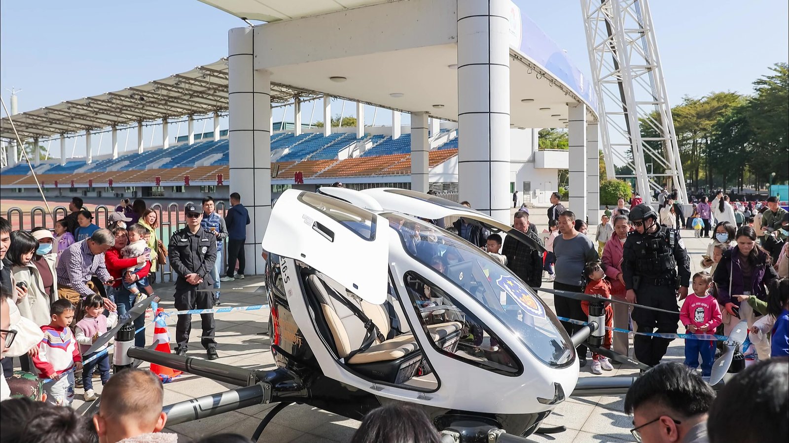 الصين تنشر أول طائرة شرطة مسيّرة مأهولة