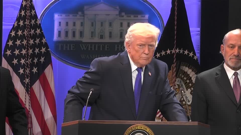 الولايات المتحدة تفرض تعرفة مؤقتة ١٠٪ عالميًا