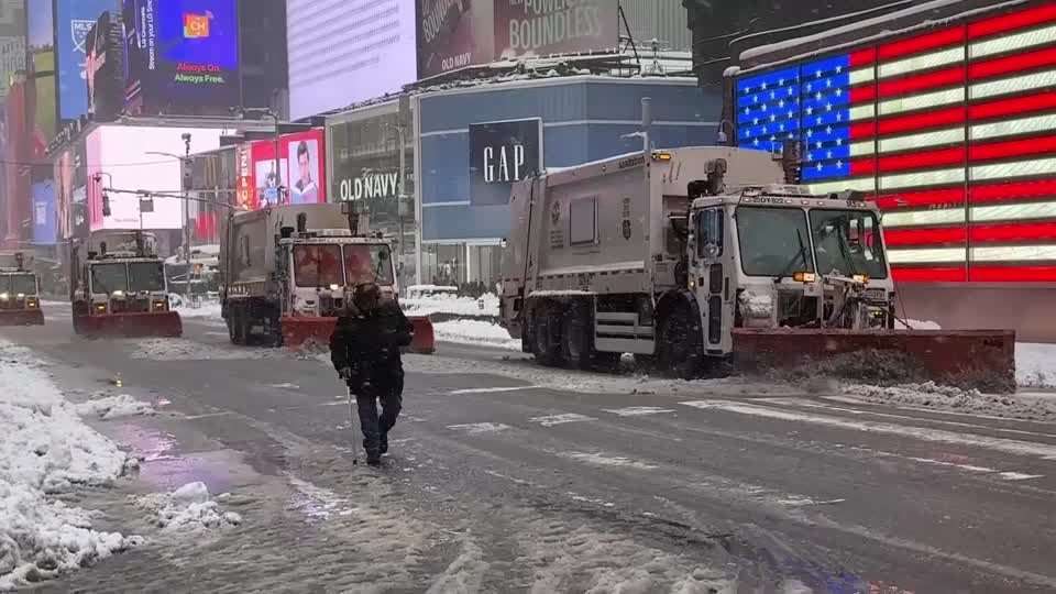 عاصفة ثلجية تشل شمال شرق الولايات المتحدة