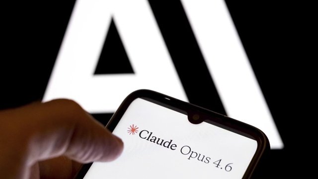 أنثروبيك تتهم شركات بكشط بيانات