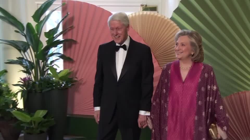 آل كلينتون يدلون بشهادتهم في تحقيق إبستين