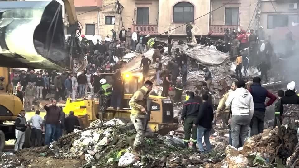 انهيار مبانٍ مميت يضرب طرابلس