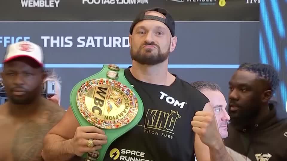 فيوري يواجه مخمودوف في أبريل