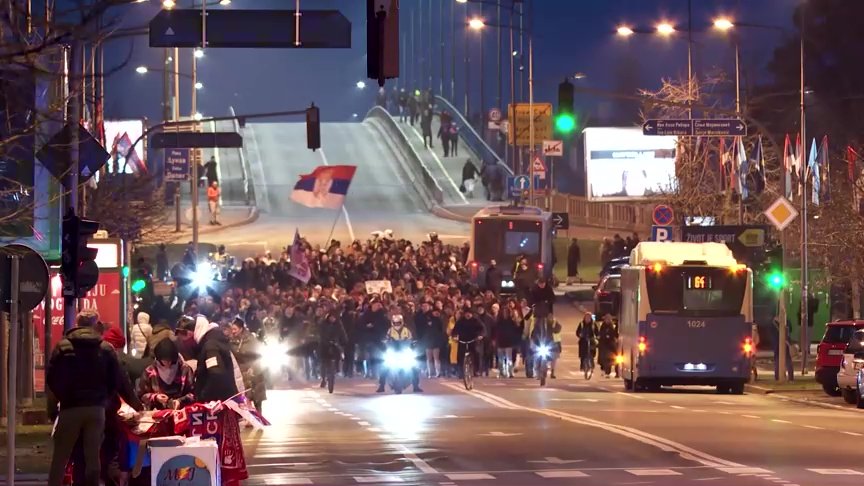 متظاهرون في نوفي ساد يطالبون بإصلاحات