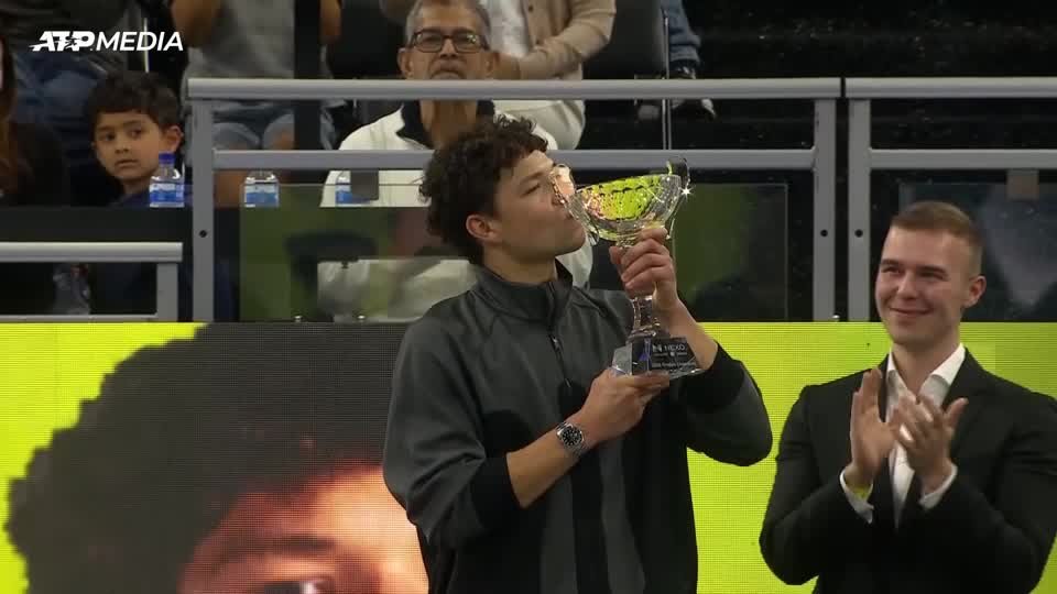 شيلتون يقلب الطاولة ويفوز ببطولة دالاس