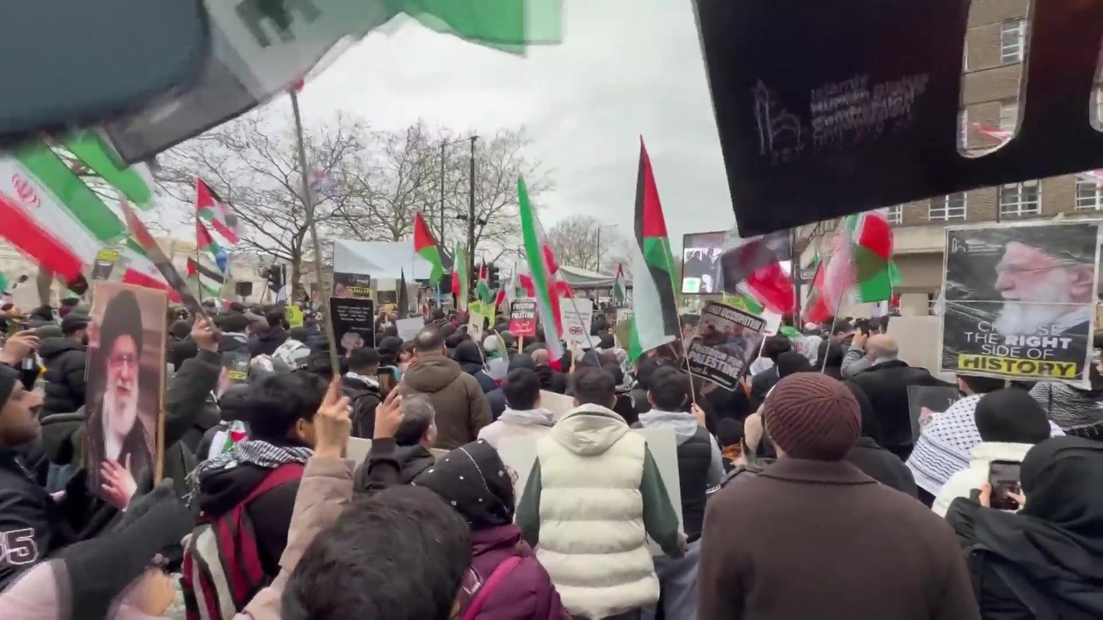 مسيرة مناهضة للحرب تجمع الآلاف بلندن