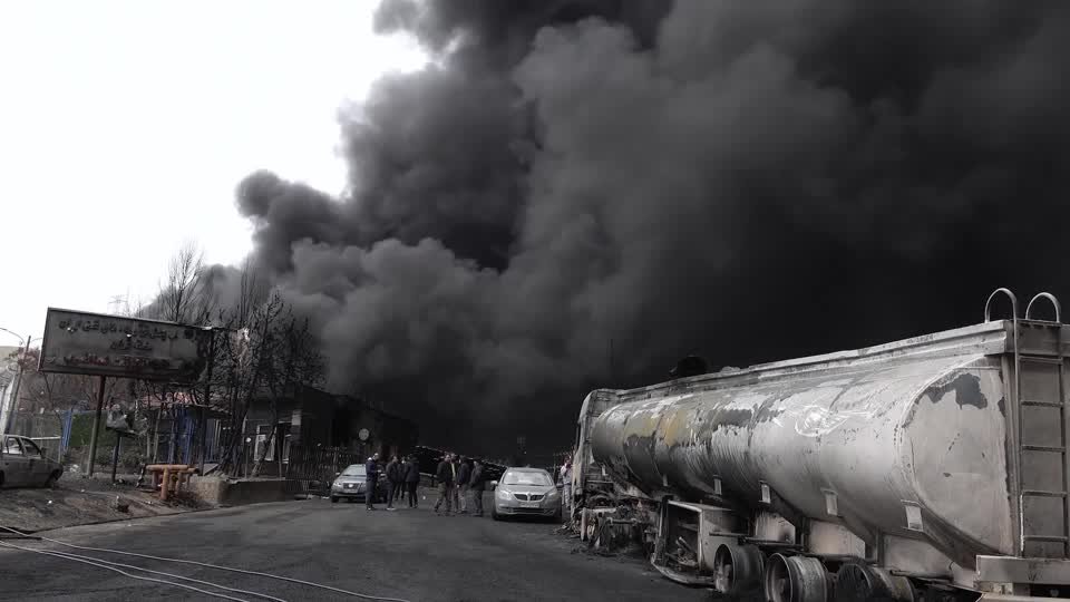 أمريكا تسمح ببيع محدود للنفط الإيراني