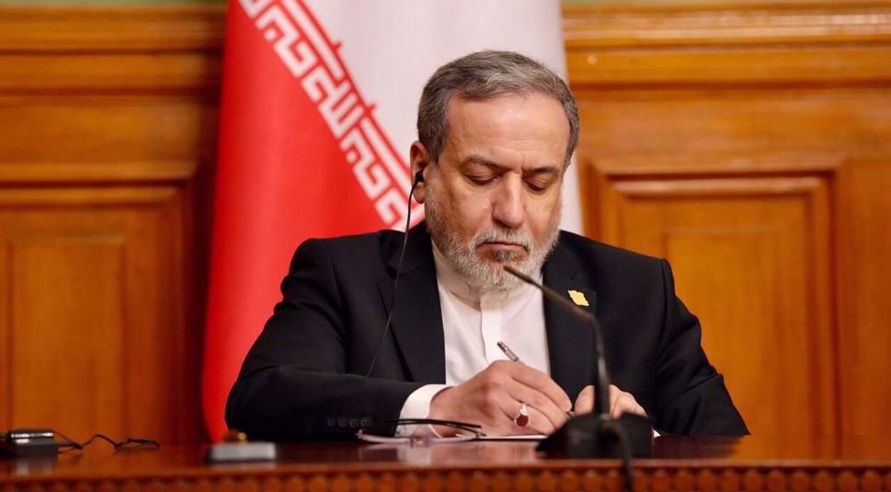 إيران تدرس فرض رسوم على الممرات البحرية