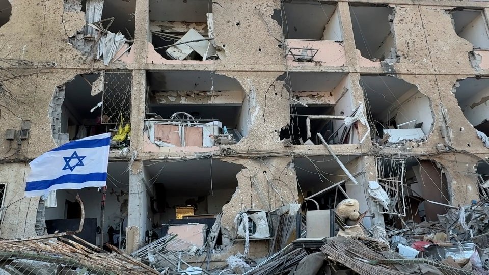 ضربات صاروخية تصيب ديمونا وعراد