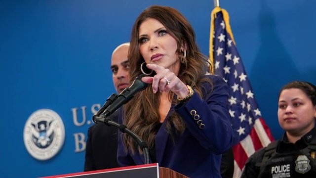 ترامب يستبدل وزيرة الأمن الداخلي