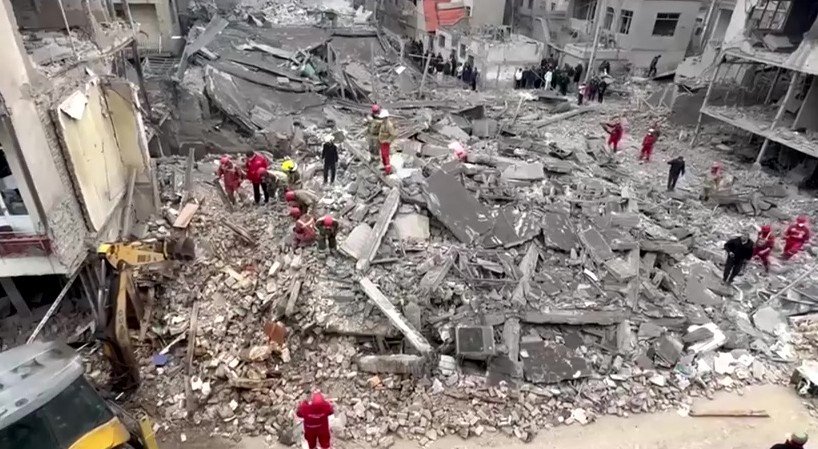 إيران تعلن إصابة ١٦٠٠٠ شخص في الضربات