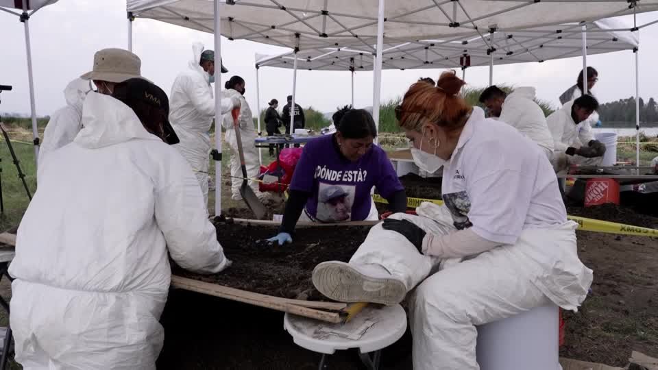 فرق بحث في المكسيك تعثر على شظايا عظام