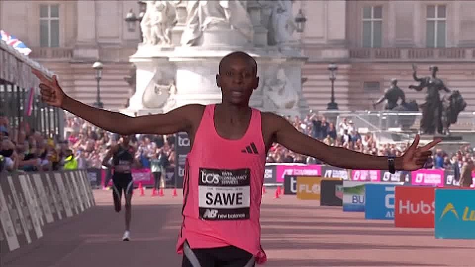 ساوي يحطم حاجز الساعتين في ماراثون لندن