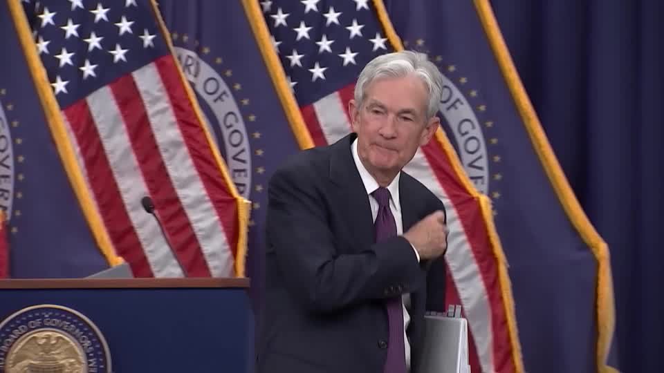 الاحتياطي الفيدرالي يثبت الفائدة وسط انقسام نادر