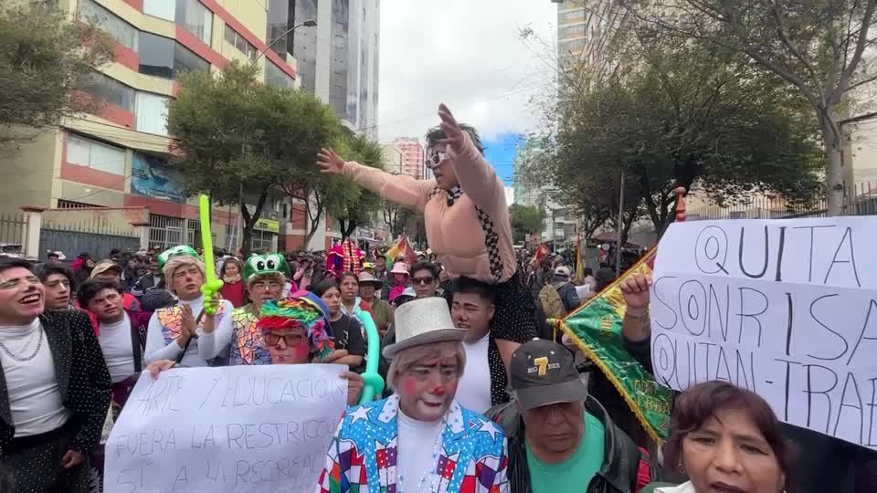 مهرجون يحتجون على حظر العروض في المدارس