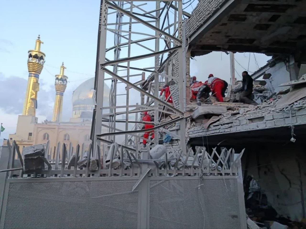 غارة جوية تستهدف مسجدًا في إيران