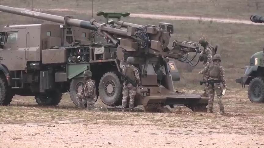 فرنسا تعزز خطة الإنفاق الدفاعي