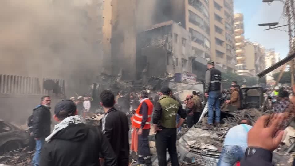 غارات مميتة تدمر بيروت