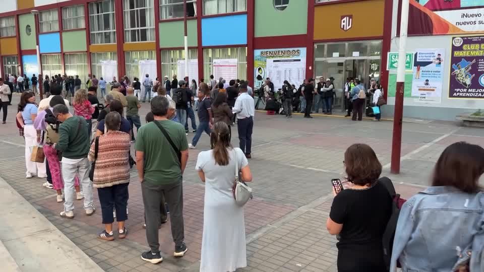 بيرو تمدد التصويت بعد فوضى انتخابية