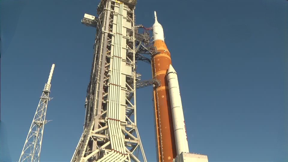 مهمة أرتميس ٢ ترسل طاقمًا حول القمر