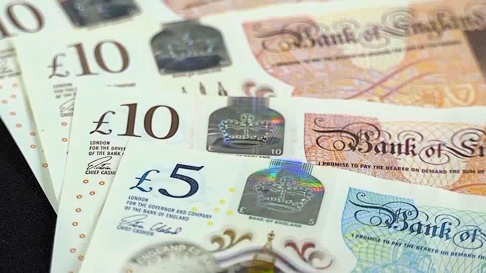 نمو قوي للاقتصاد البريطاني قبل صدمة الطاقة