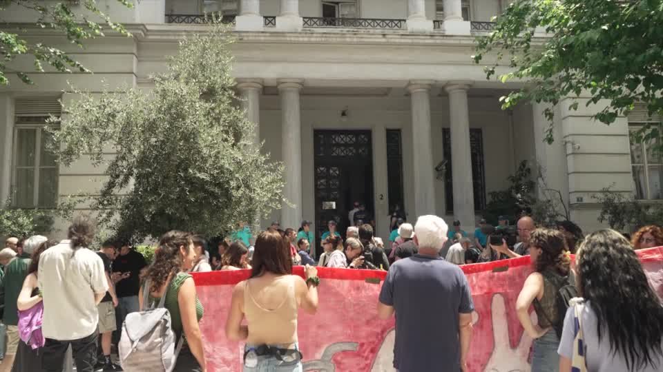 عائلات تطالب بإجابات بشأن أسطول المساعدات المتجه إلى غزة
