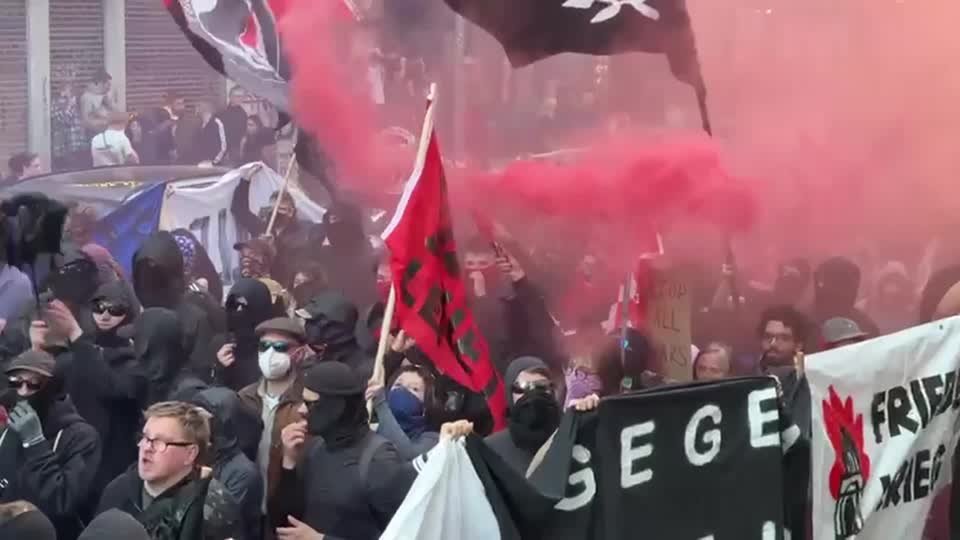 مظاهرات عيد العمال تجذب حشوداً في أوروبا