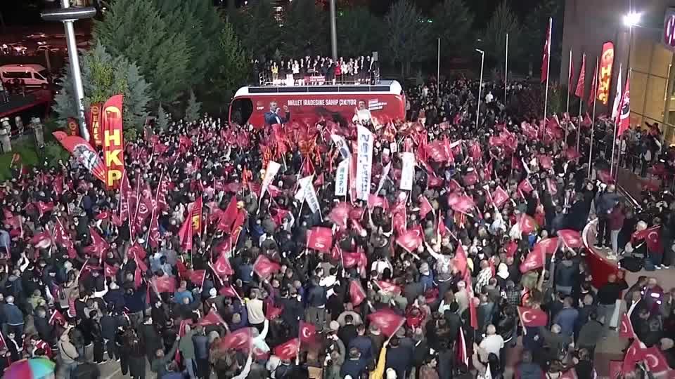 احتجاجات لأنصار حزب الشعب الجمهوري على قرار المحكمة