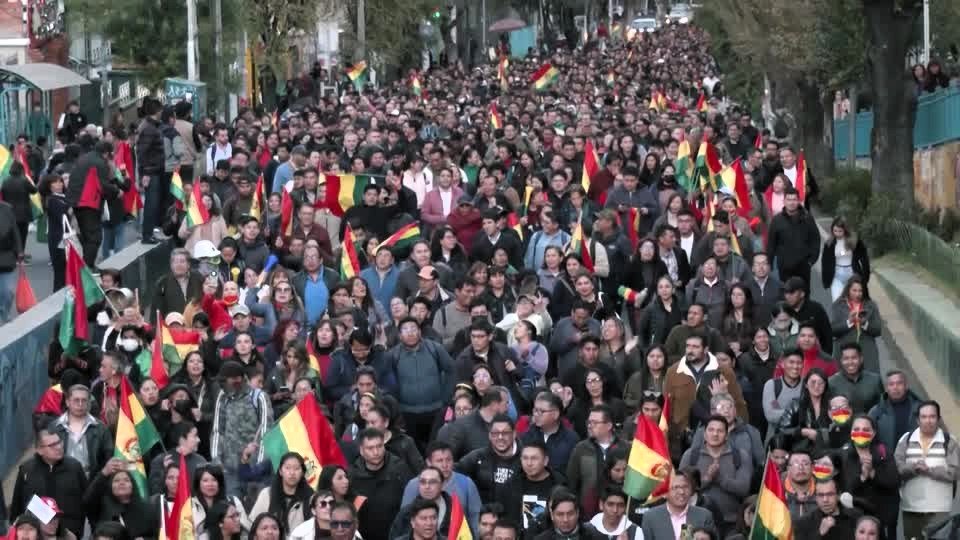 احتجاجات في بوليفيا بسبب إغلاق الطرق ونقص الإمدادات
